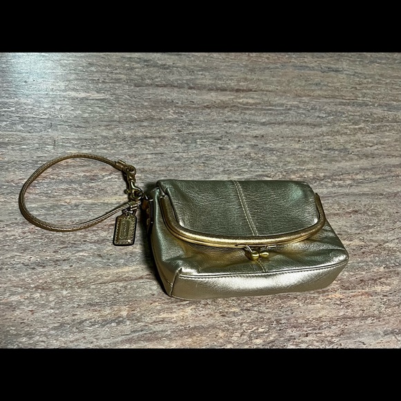 Coach vintage metallic gold foldover wristlet - Picture 15 of 16